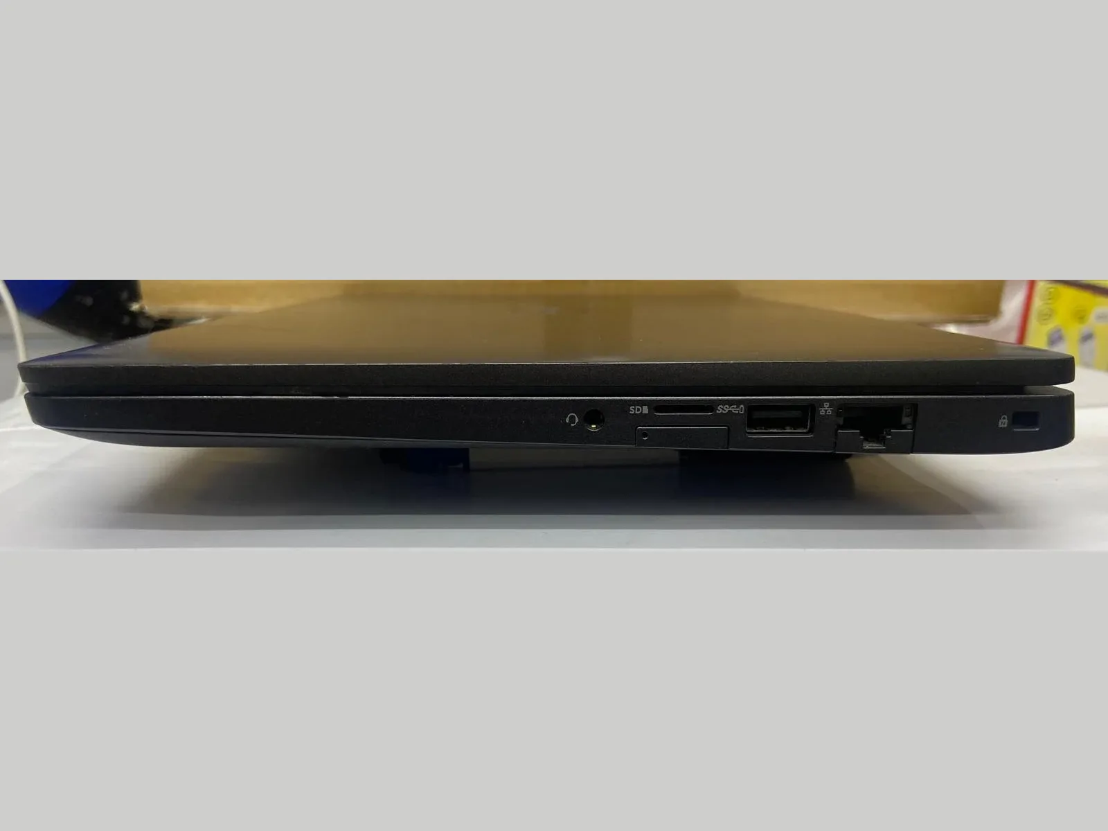 Dell Latitude 5300 Laptop touchscreen: Intel Core i7-8665U, 256GB SSD 16GB RAM